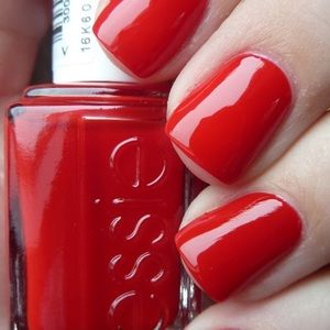 Essie Nailpolish Russian Roulette